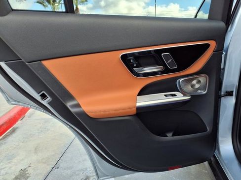 Used 2025 Mercedes-Benz GLC 300 image 17