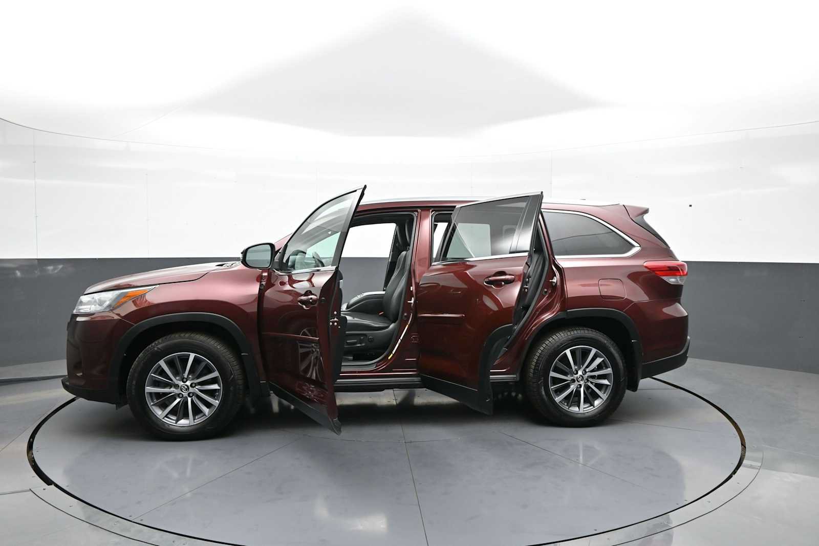 Used 2019 Toyota Highlander XLE w/ Protection Package #3 AWD/4WD image 44