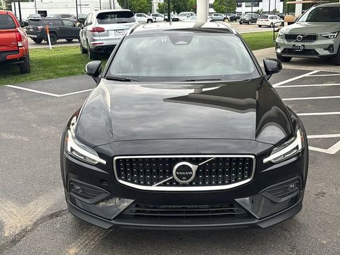 Certified 2025 Volvo V60 B5 Cross Country Plus AWD/4WD image 5