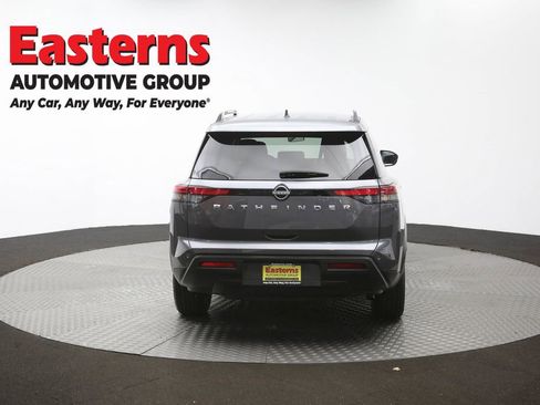 Used 2025 Nissan Pathfinder SV FWD image 37