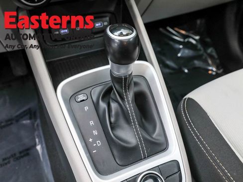 Used 2022 Hyundai Venue SEL image 13