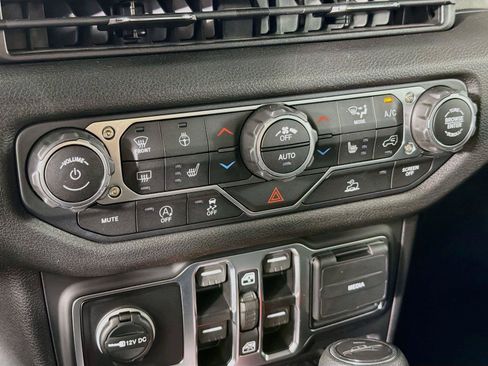 Used 2025 Jeep Gladiator Sport AWD/4WD image 22
