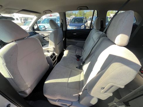 Used 2017 Honda Pilot LX image 9