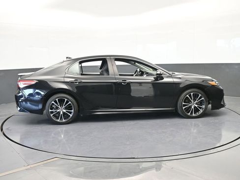 Used 2020 Toyota Camry SE image 7