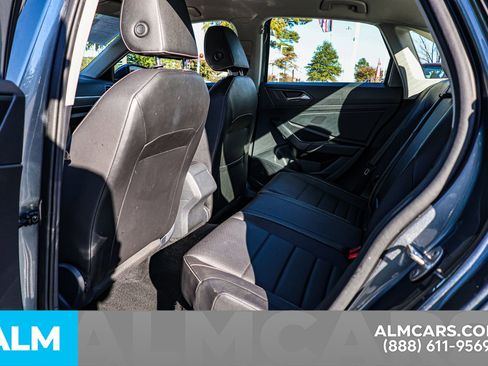 Used 2024 Volkswagen Jetta SE image 18