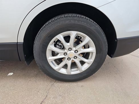 Used 2018 Chevrolet Equinox LT image 38