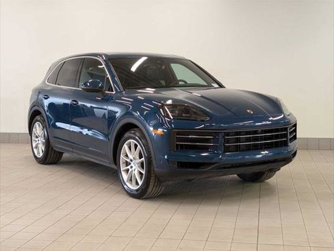 Used 2025 Porsche Cayenne AWD/4WD image 9