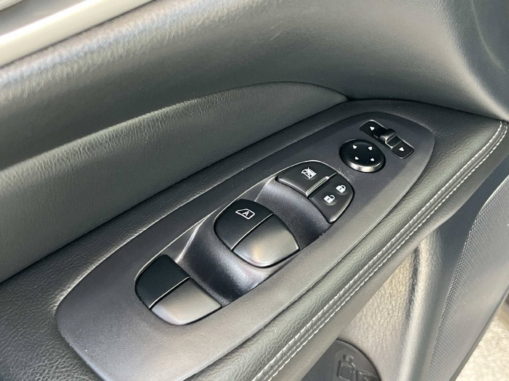 Used 2020 Nissan Pathfinder S FWD image 28