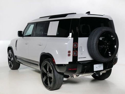 New 2026 Land Rover Defender 110 X-Dynamic SE image 33
