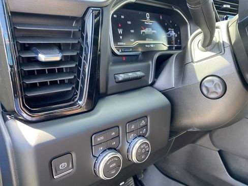 Used 2023 GMC Sierra 1500 AT4 w/ AT4 Premium Package AWD/4WD image 18