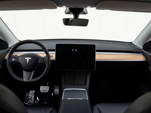 Used 2022 Tesla Model Y Performance image 10