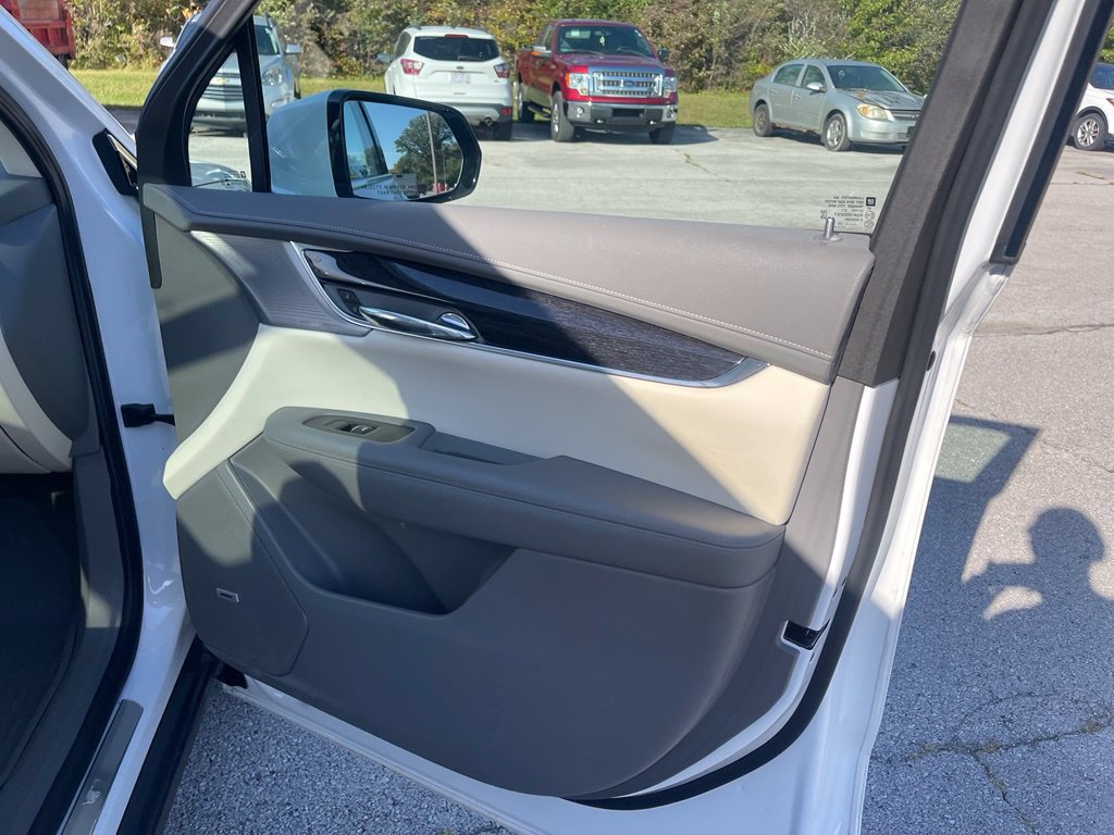 Used 2023 Cadillac XT6 Premium Luxury w/ LPO, Floor Liner Package AWD/4WD image 20
