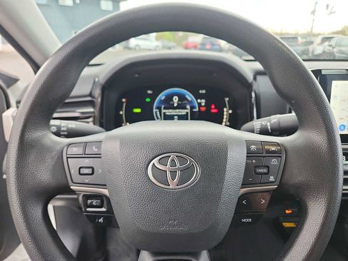 Used 2025 Toyota Camry LE FWD image 18