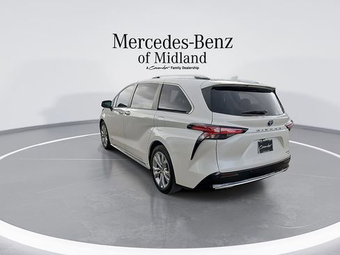 Used 2021 Toyota Sienna Platinum FWD image 6