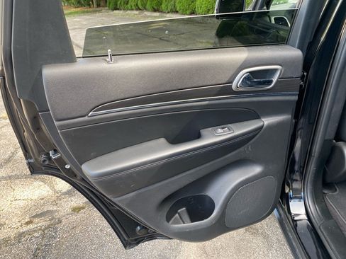Used 2018 Jeep Grand Cherokee Limited AWD/4WD image 21