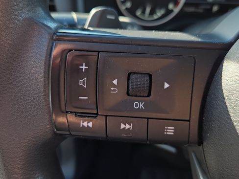 Used 2023 Nissan Rogue S FWD image 25
