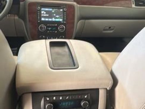 Used 2014 Chevrolet Suburban LTZ AWD/4WD image 30