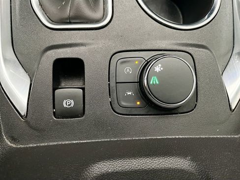 Used 2023 Chevrolet Traverse LT FWD image 20