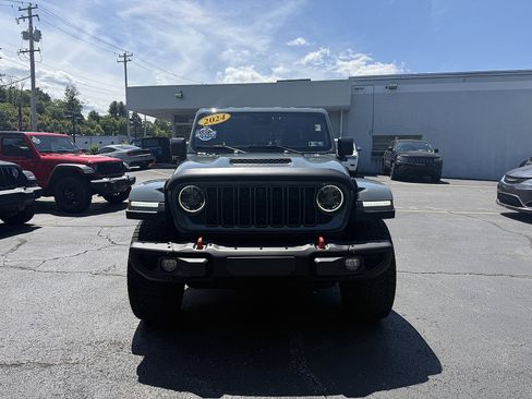 Used 2024 Jeep Gladiator Mojave AWD/4WD image 2