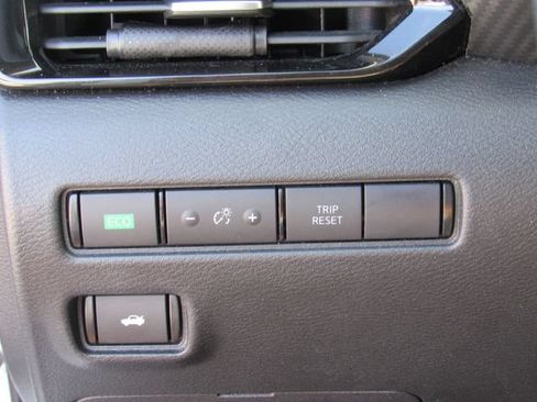 Used 2024 Nissan Sentra SV FWD image 24