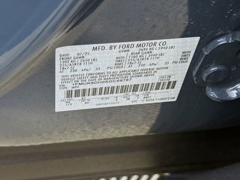 Used 2025 Ford Explorer Active AWD/4WD image 32