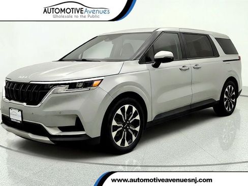Used 2024 Kia Carnival EX FWD image 1