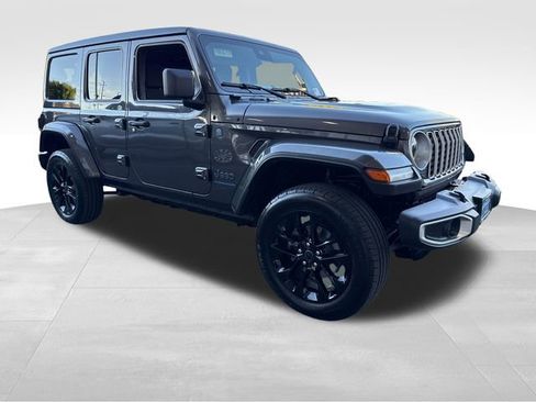 Used 2025 Jeep Wrangler Unlimited Sahara w/ Safety Group image 7