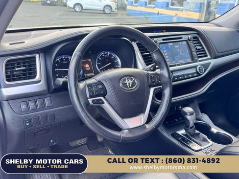 Used 2017 Toyota Highlander XLE AWD/4WD image 9
