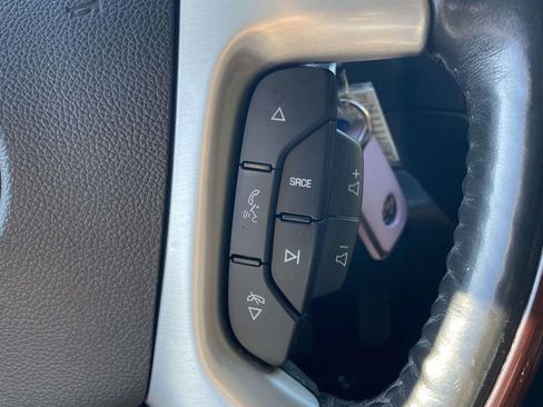 Used 2012 Cadillac Escalade Luxury AWD/4WD image 23