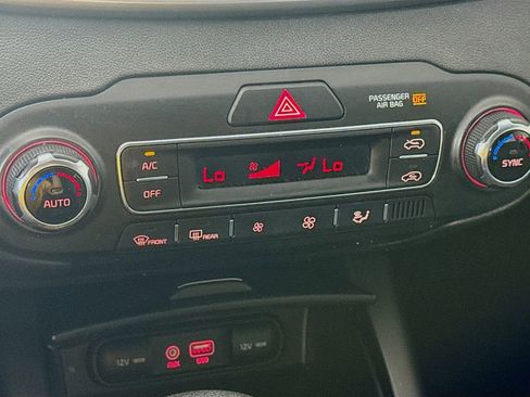 Used 2019 Kia Sorento LX image 22