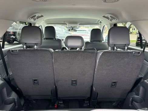 Used 2025 Ford Explorer Active w/ Active Comfort Package RWD image 9