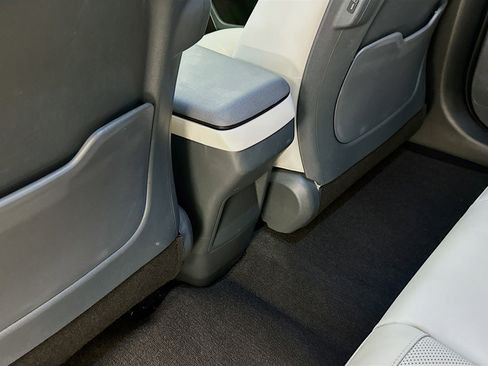 Used 2024 Kia EV6 Wind image 28