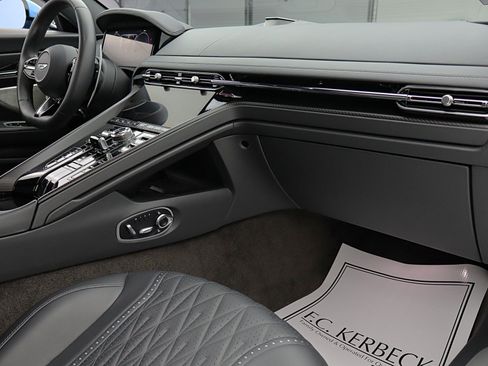 Used 2024 Aston Martin DB12 Coupe RWD image 42