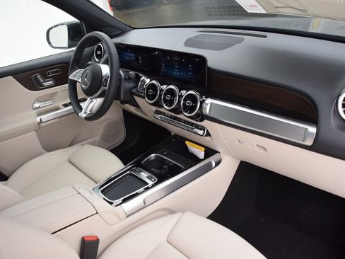 New 2025 Mercedes-Benz GLB 250 image 14