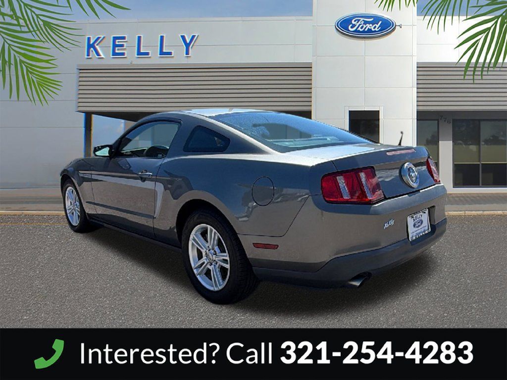 Used 2011 Ford Mustang Coupe RWD image 3