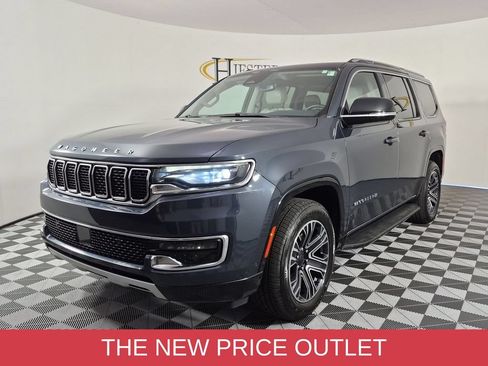 Certified 2024 Jeep Wagoneer Series II w/ Flexible Seating Group AWD/4WD image 8