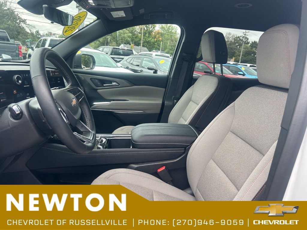 Used 2026 Chevrolet Traverse LT w/ Driver Confidence Package FWD image 4