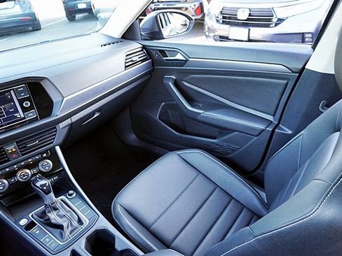 Used 2024 Volkswagen Jetta SE FWD image 20