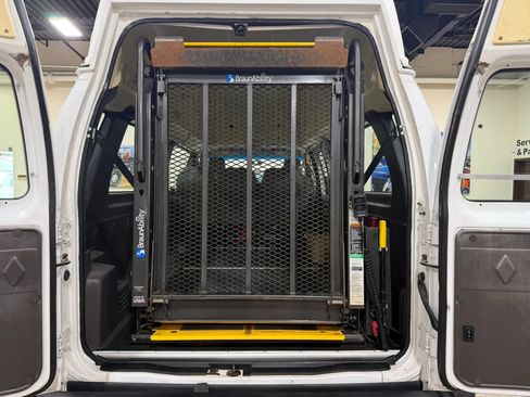 Used 2014 Ford E-250 and Econoline 250 Extended w/ Power Group RWD image 26