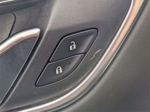 Certified 2023 Chevrolet Suburban Premier image 7