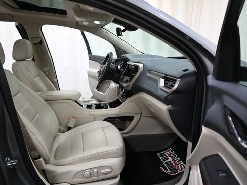 Used 2023 GMC Acadia Denali w/ Denali Technology Package FWD image 12