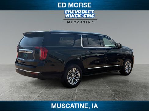Certified 2024 GMC Yukon XL SLT w/ SLT Premium Package AWD/4WD image 5
