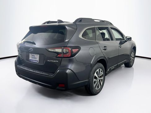 Used 2023 Subaru Outback Premium image 5