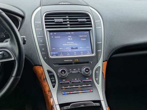 Used 2020 Lincoln Nautilus Reserve FWD image 16