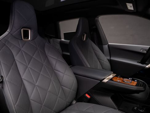 Used 2024 BMW iX xDrive50 w/ Premium Package image 61