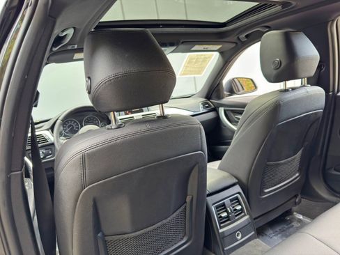 Used 2017 BMW 320i xDrive Sedan image 32