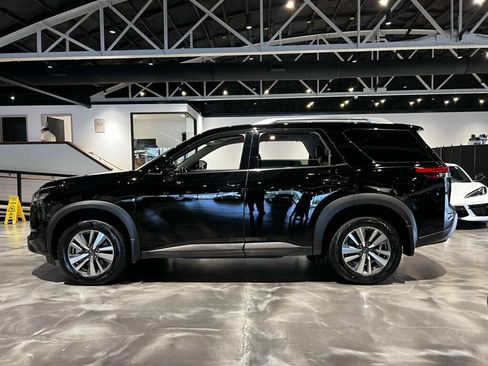Used 2025 Nissan Pathfinder SL w/ Cargo Package FWD image 2