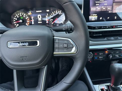 Used 2024 Jeep Compass Limited image 40