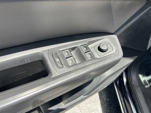 Used 2021 Volkswagen Atlas Cross Sport S AWD/4WD image 33