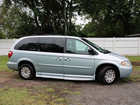 Used 2001 Chrysler Town & Country LX FWD image 6